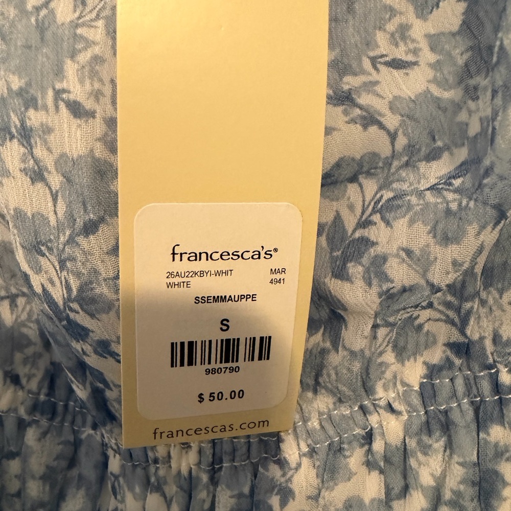 Francesca’s Trikki Blue Floral Puff Sleeve Romper NWT Small - Picture 4 of 4